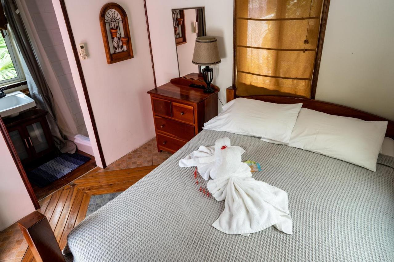 Hummingbirds Cabins Caye Caulker Εξωτερικό φωτογραφία
