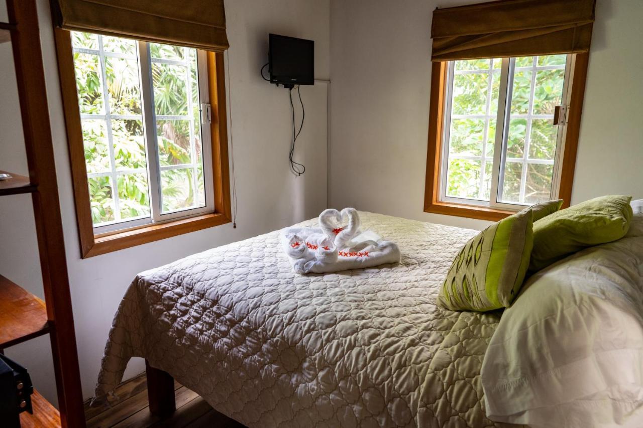Hummingbirds Cabins Caye Caulker Εξωτερικό φωτογραφία