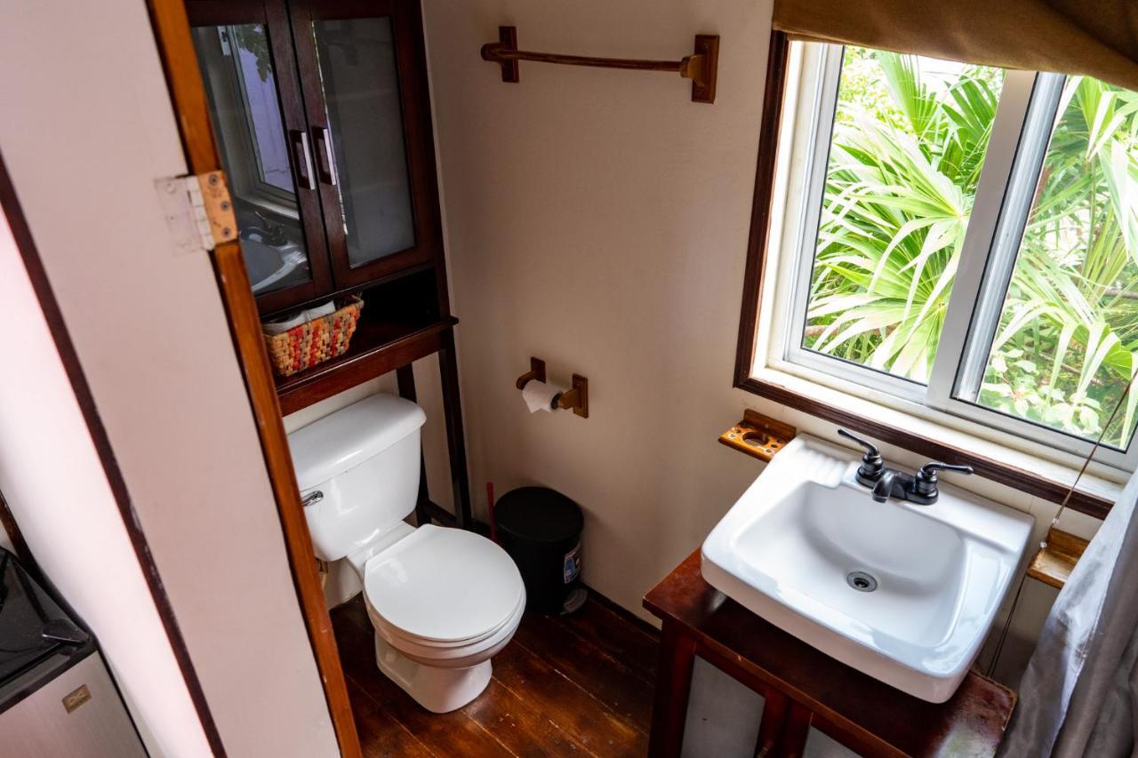 Hummingbirds Cabins Caye Caulker Εξωτερικό φωτογραφία