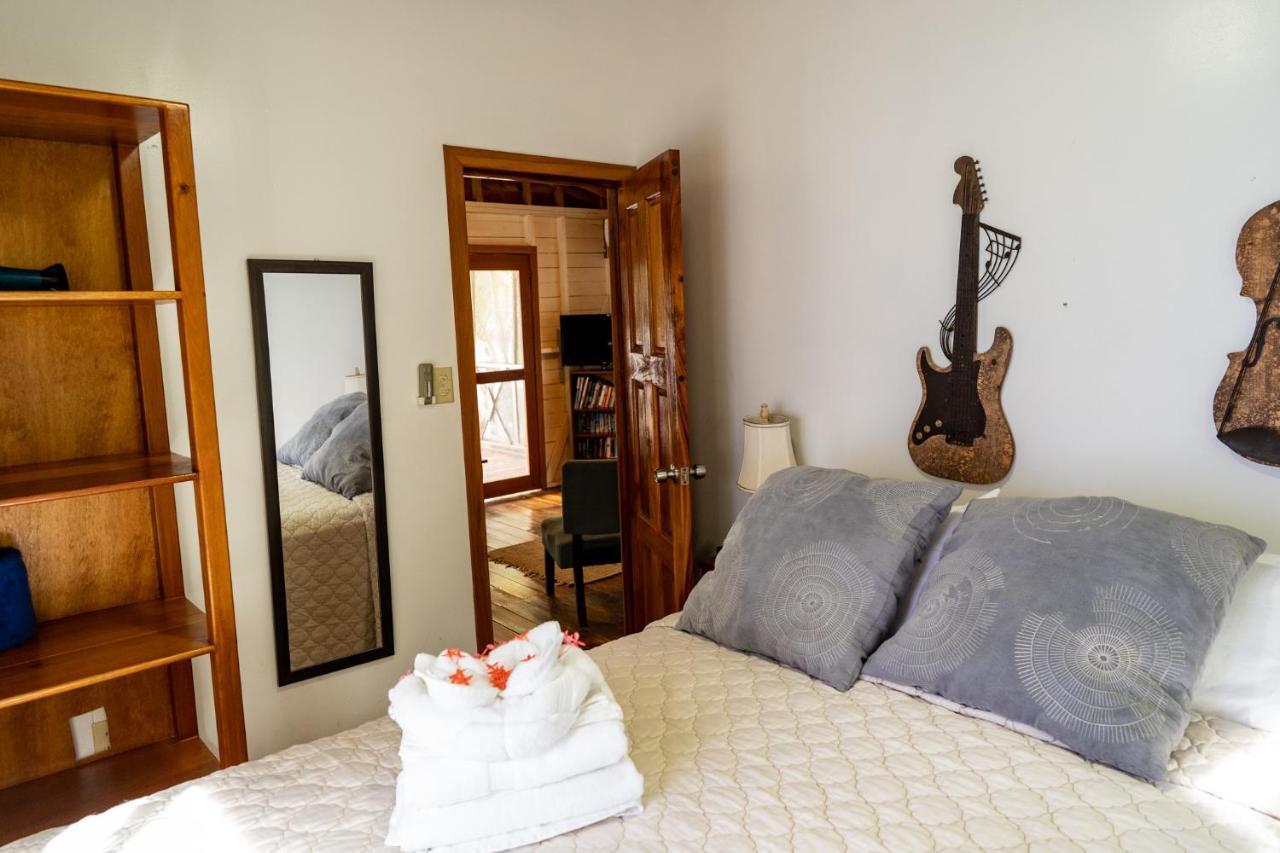 Hummingbirds Cabins Caye Caulker Εξωτερικό φωτογραφία
